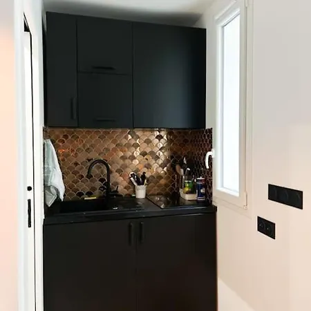 Moderne - Canal St Martin Apartment Paris